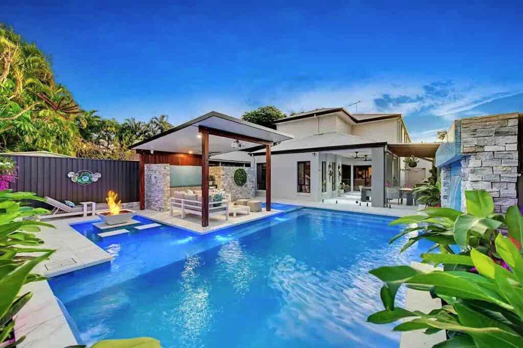 luxury pool builder brisbane environ pools